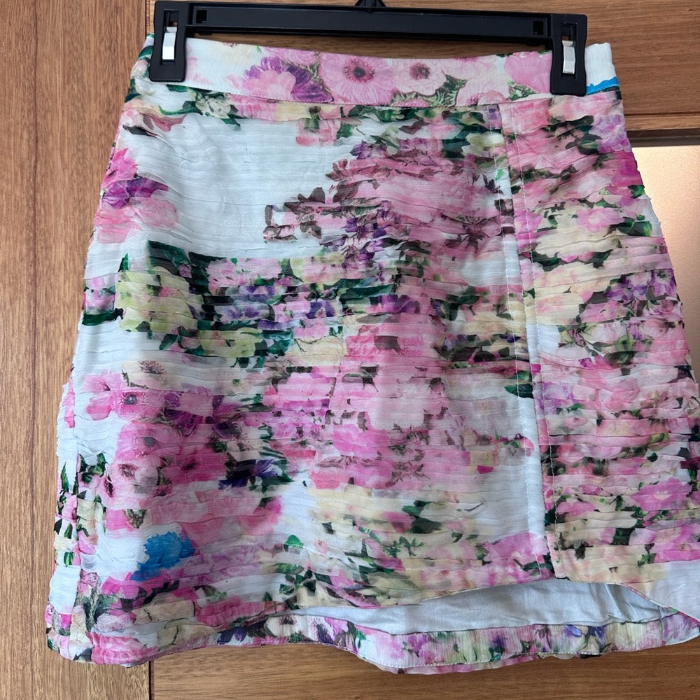Rococo Sand Pink Floral Pin Tuck Mini Skirt (Size Small) - **BRAND NEW**